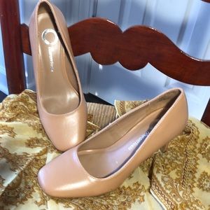Tru ComfortFoam Tan Neutral Heels (3.75”) Size 6